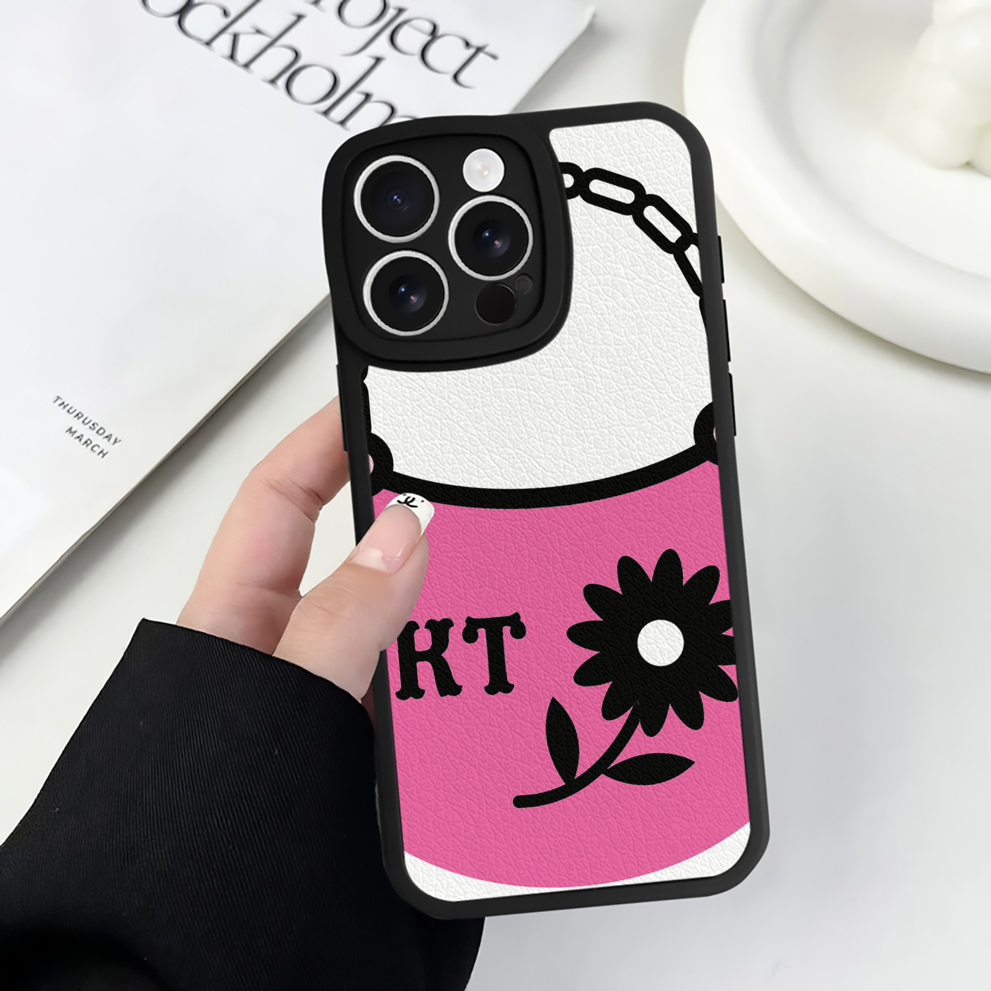 （画像用） Hello Kitty ハローキティ 【iPhone 16シリーズ対応】シリコンスマホケース（レザー調） 材質：シリコン